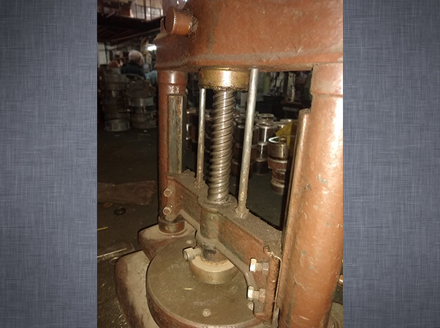 Cod.0883-U-Prensa-a-tornillo,-Distancia-entre-columnas-230mm-02