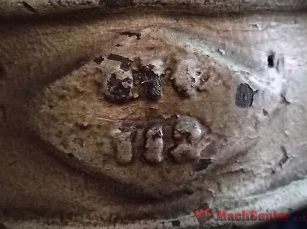 Cod.1334-U-Prensa-tornillo-GOG-con-pedestal-08