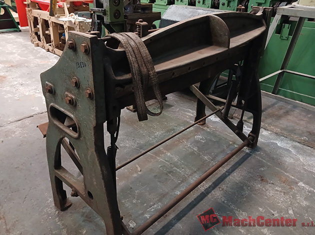 Cod.1383-U-Guillotina-a-pedal-1250V-0,3N-1,9-02