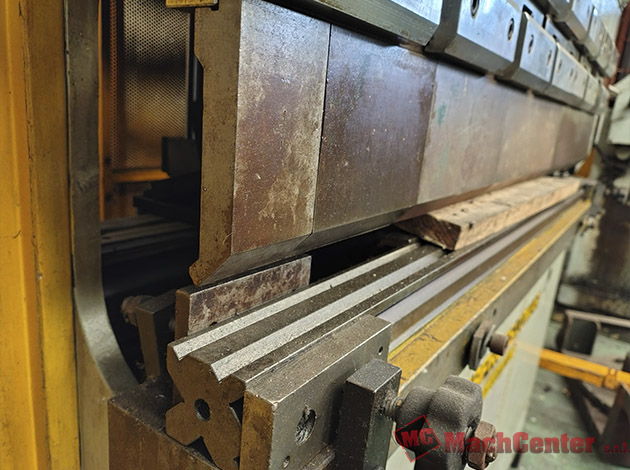 Cod.1445-U-Plegadora-Bipress-de-1500mm-con-cnc-Estun-03