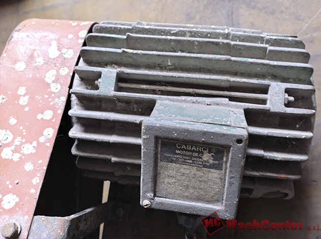 Cod.1431-U-Motor-de-3HP-con-reductor-salida-cardánica-04